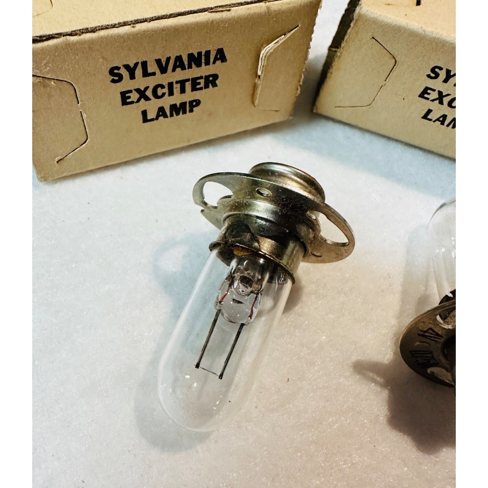 Sylvania Exciter Lamp 4V 0.17A Vintage Radio Tube Light Bulbs - Set of‎ 2 - Picture 4 of 6
